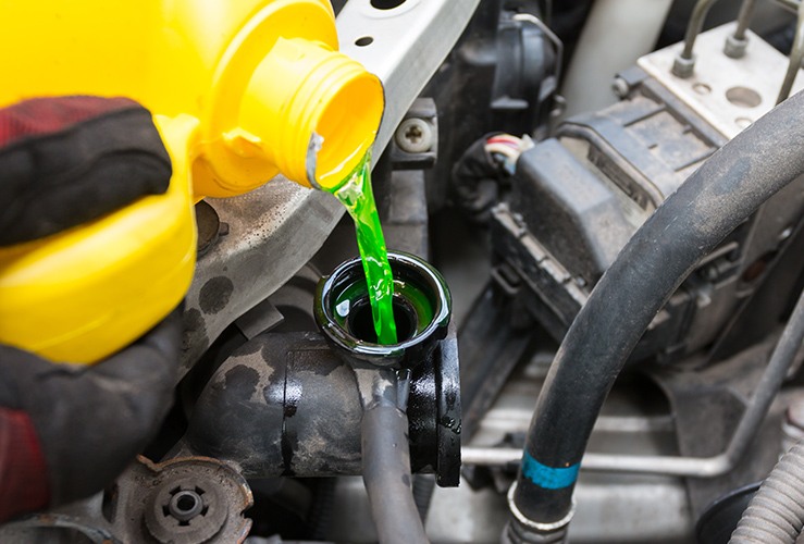 Filling up engine coolant 